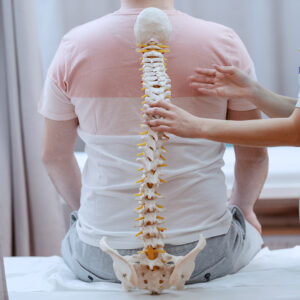 Escoliose: curvatura anormal da coluna vertebral 